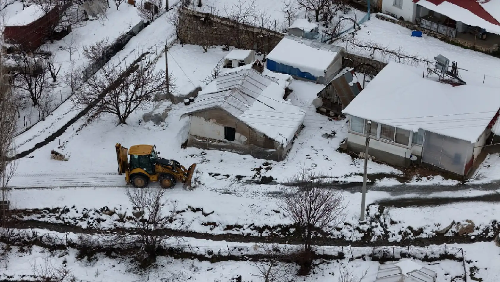 Seydikemer Belediyesi Karla Kapanan Yolları Ulaşıma Açtı