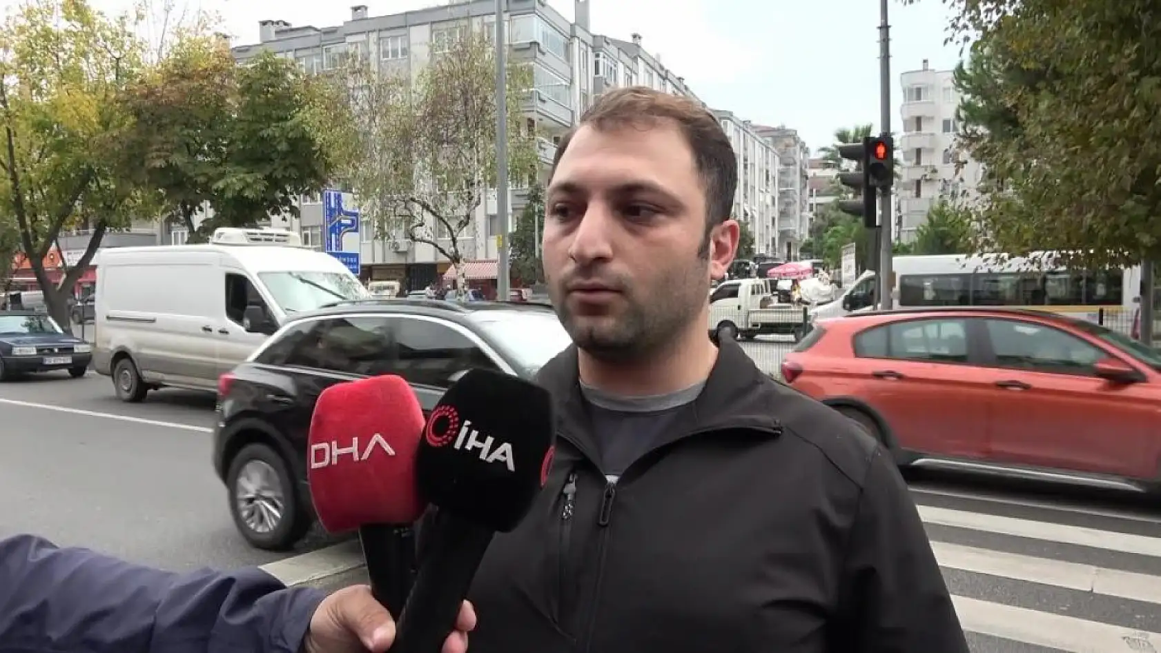 Motosikletli kuryenin çarptığı yaşlı adam kanlar içinde yere yığıldı