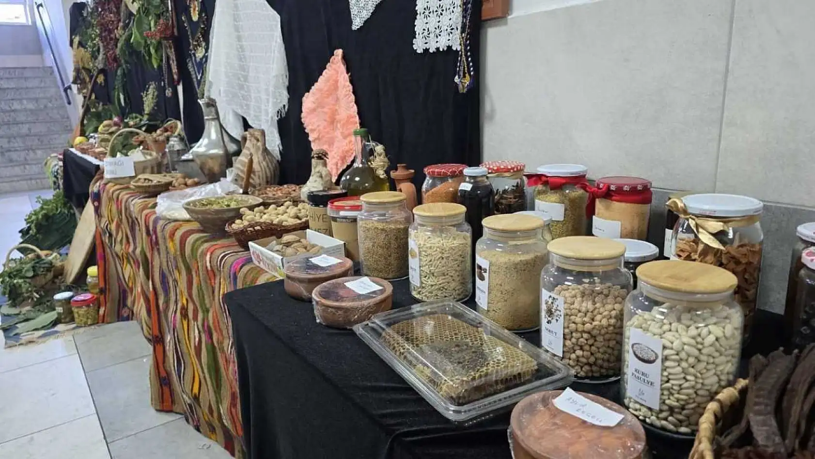 Ramazan Kıvrak, Fethiye'de öğrencilerle yöre kültürünü paylaştı