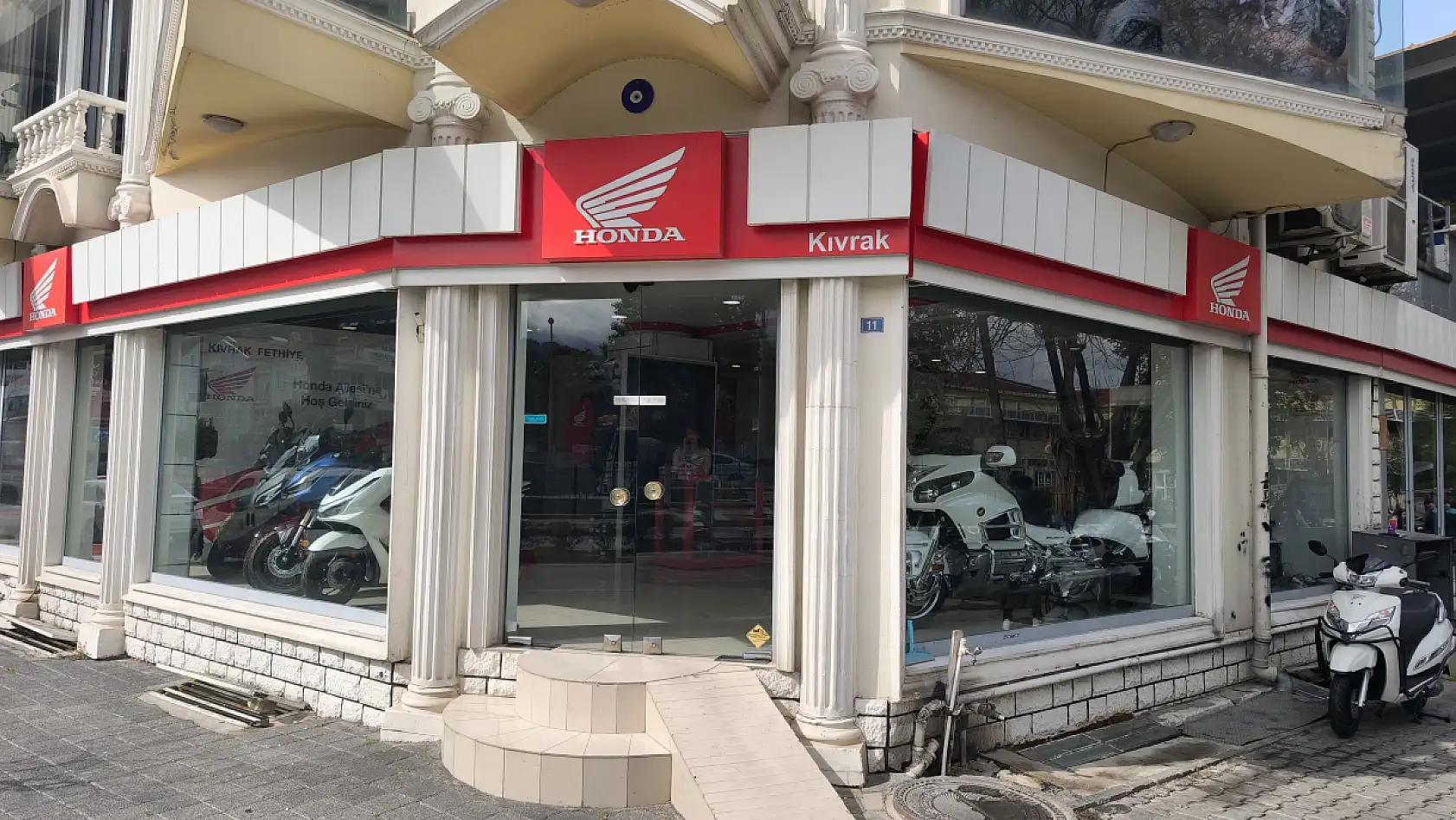 Vergi Haftası'nda Fethiye Vergi Dairesi, Honda Kıvrak motoru ziyaret etti
