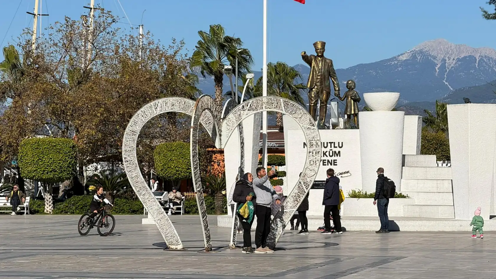 Fethiye Yeni Yıla Hazır: Restoranlar ve Eğlence Mekanları Özel Programlar Hazırladı