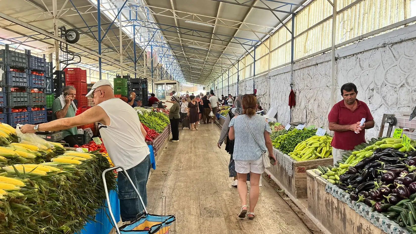 Fethiye Salı Pazarı'nda Fiyatlar Düştü! 'Kışlık Alışverişini Kaçırmayın!'