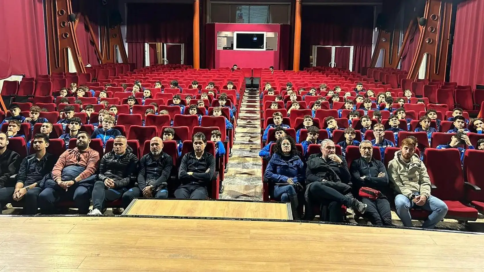 Fethiyespor Futbol Akademisine 'UEFA Kriterleri Uyum Süreci' Eğitimi Verildi 