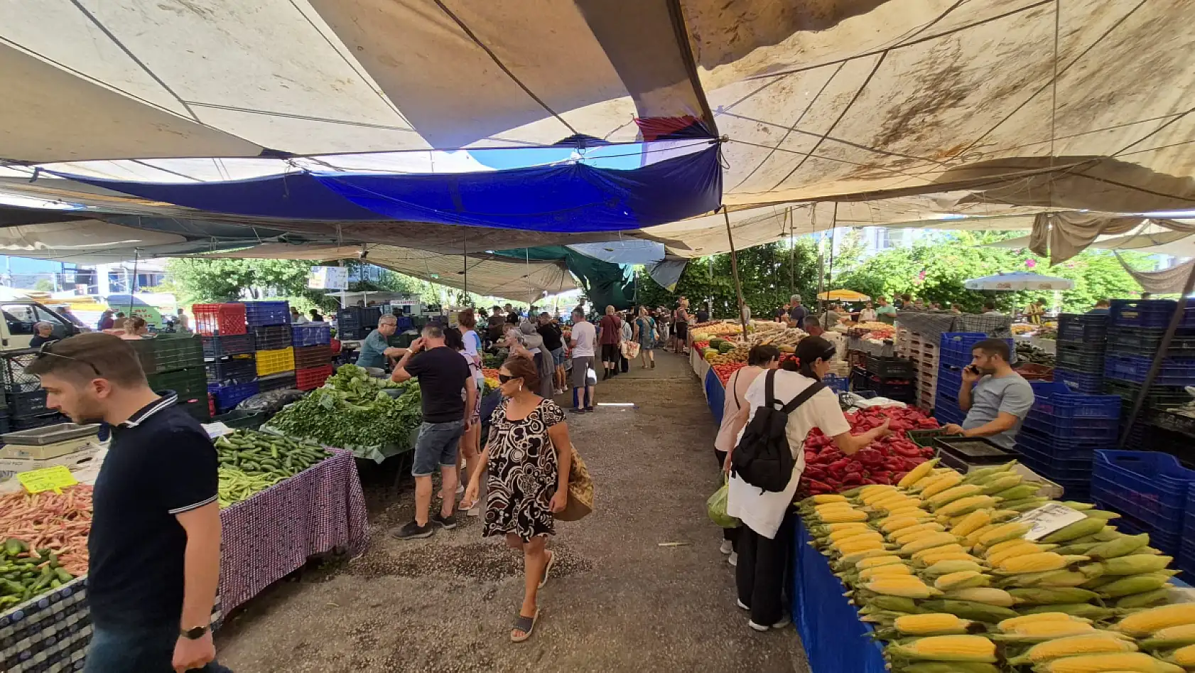 İzmir'den Gelen Vatandaş, Fethiye Pazar Pazarı'ndan Memnun Kaldı