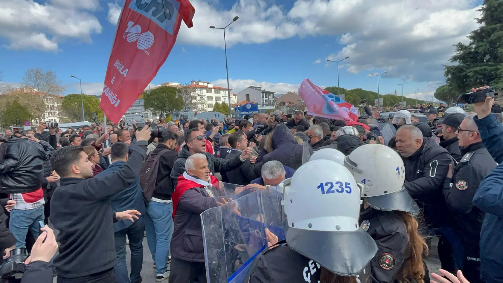 Muğla'da yaşanan olaylar sonrası 5 gözaltı, CHP il gençlik kolları başkanı gözaltına alındı
