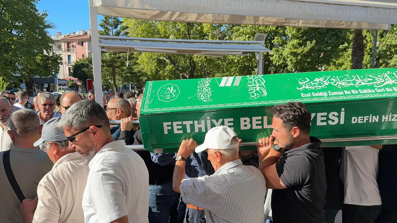 Fethiye'nin Eski Eczacı Kalfalarından Ramazan Arslan Son Yolculuğuna Uğurlandı