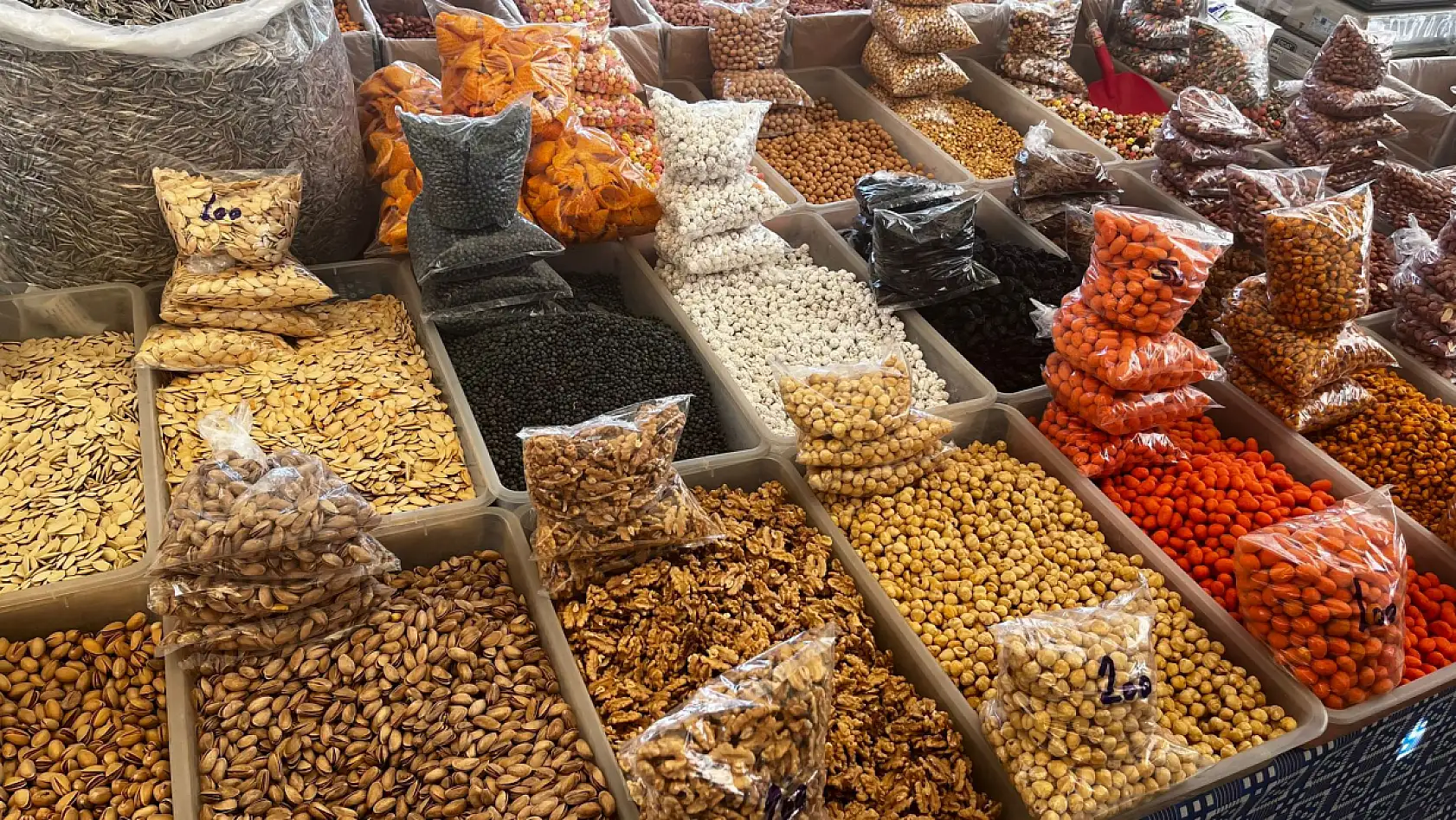 Fethiye'nin kuruyemiş tercihi 'Çekirdek'