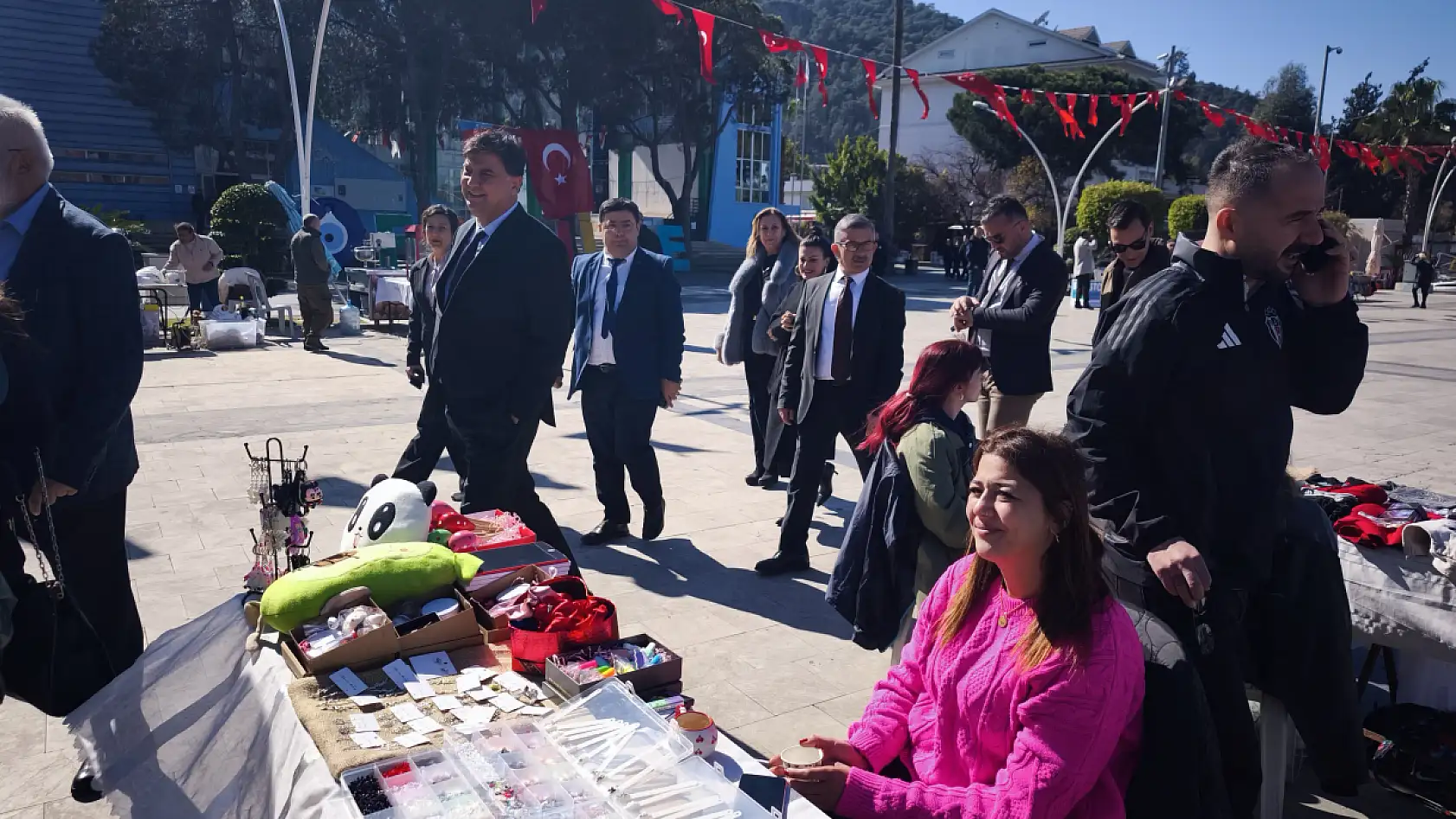 Fethiye'de Sevgililer Günü öncesi kermes: Başkan Karaca ziyaret etti