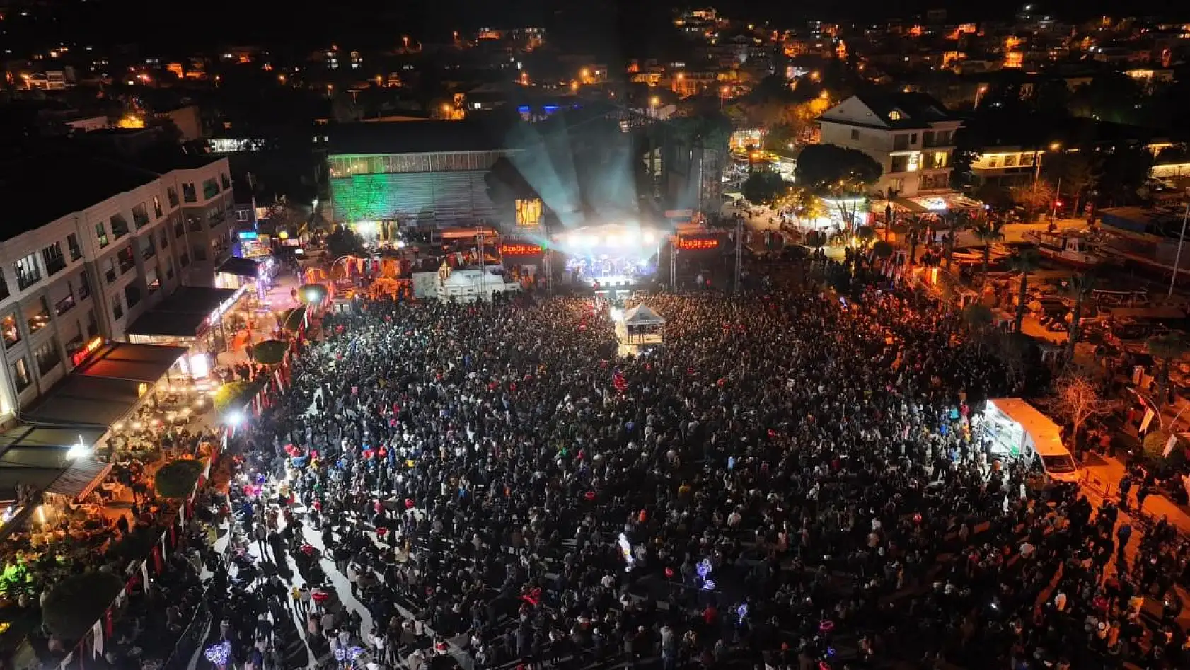 Fethiye Beşkaza Meydanı Haluk Levent İle Coştu