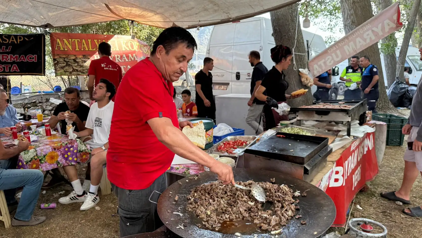 Güreşlerin vazgeçilmez köftecisi: Bayram Usta