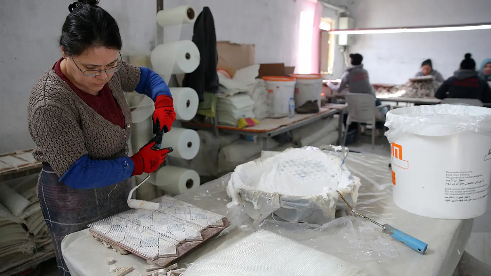 Muğla'da kadınlar ekmeklerini mermerden çıkartıyor