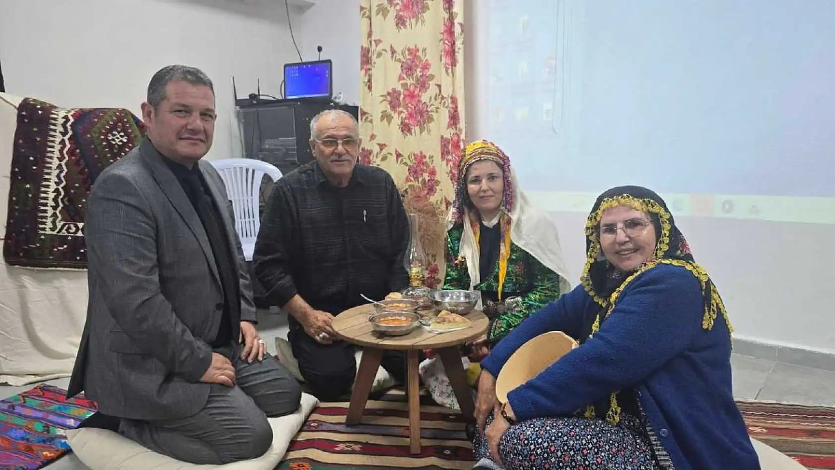 Ramazan Kıvrak, Fethiye'de öğrencilerle yöre kültürünü paylaştı