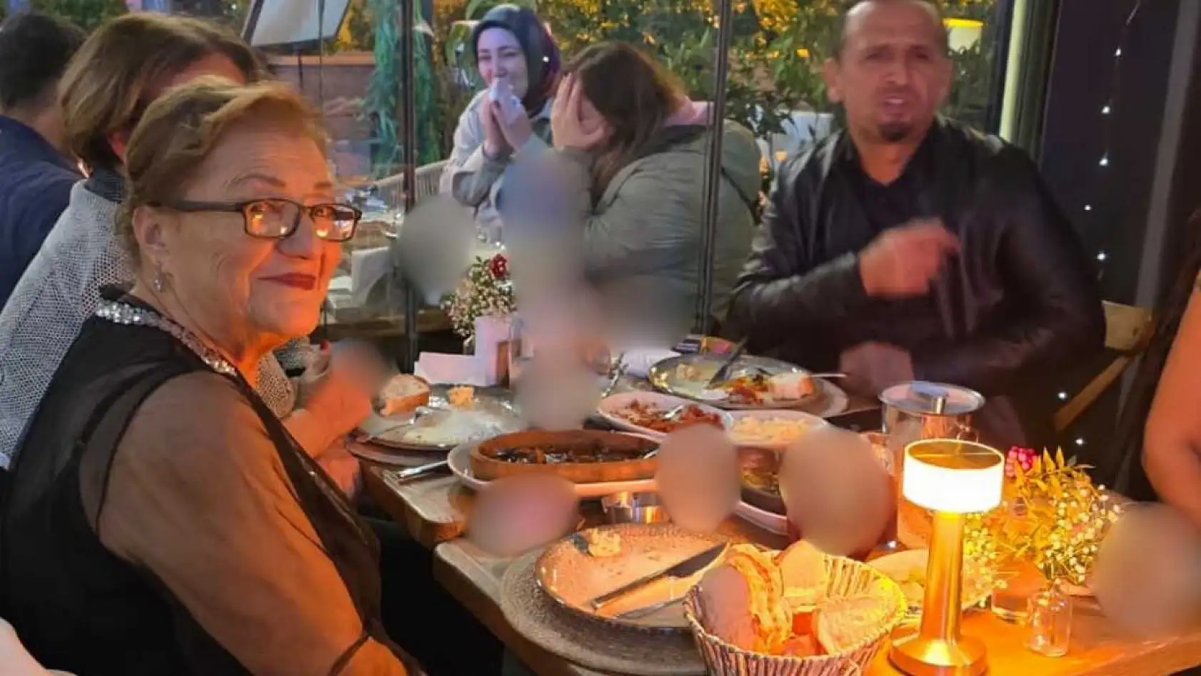 Fethiye'de sanat gecesi sürprizle taçlandı: Selin Köktener'e doğum günü kutlaması