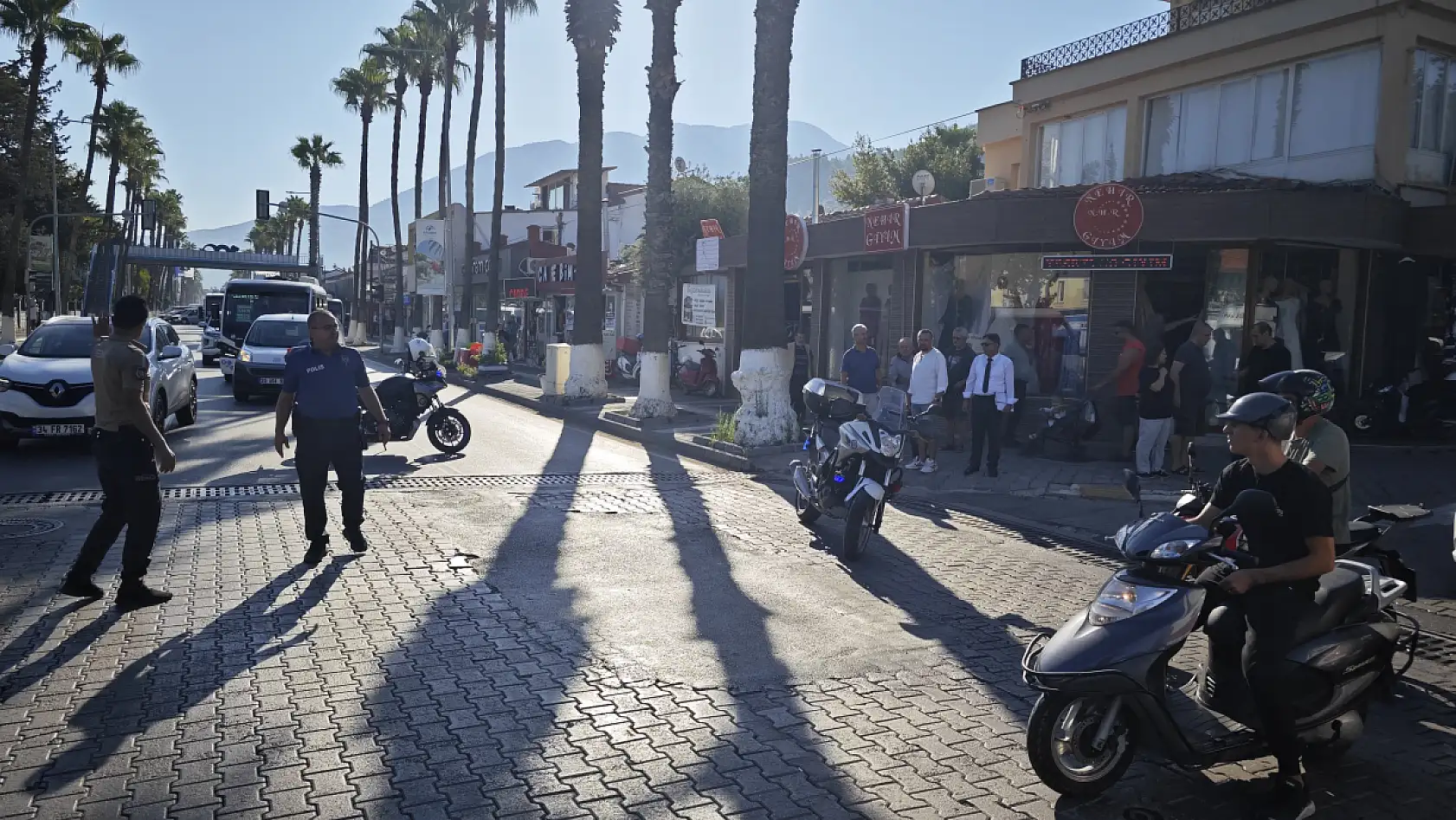 Fethiye'de Otomobil İle Motosikletli Polis Çarpıştı