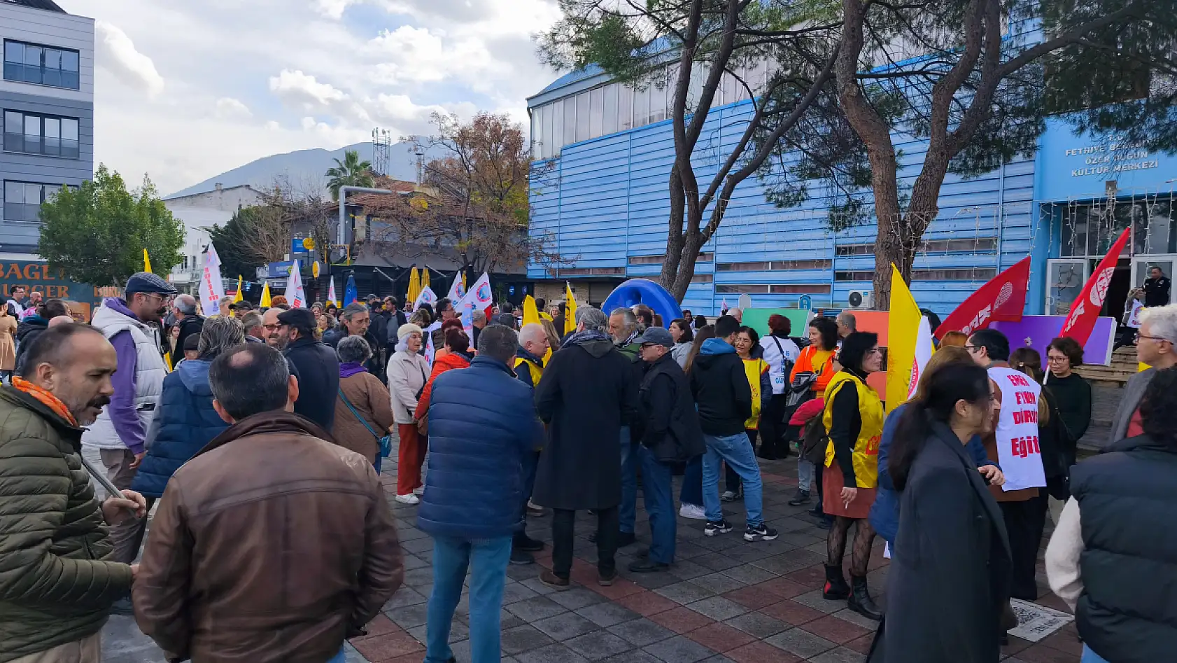 Fethiye'de Memurlardan İş Bırakma Eylemi