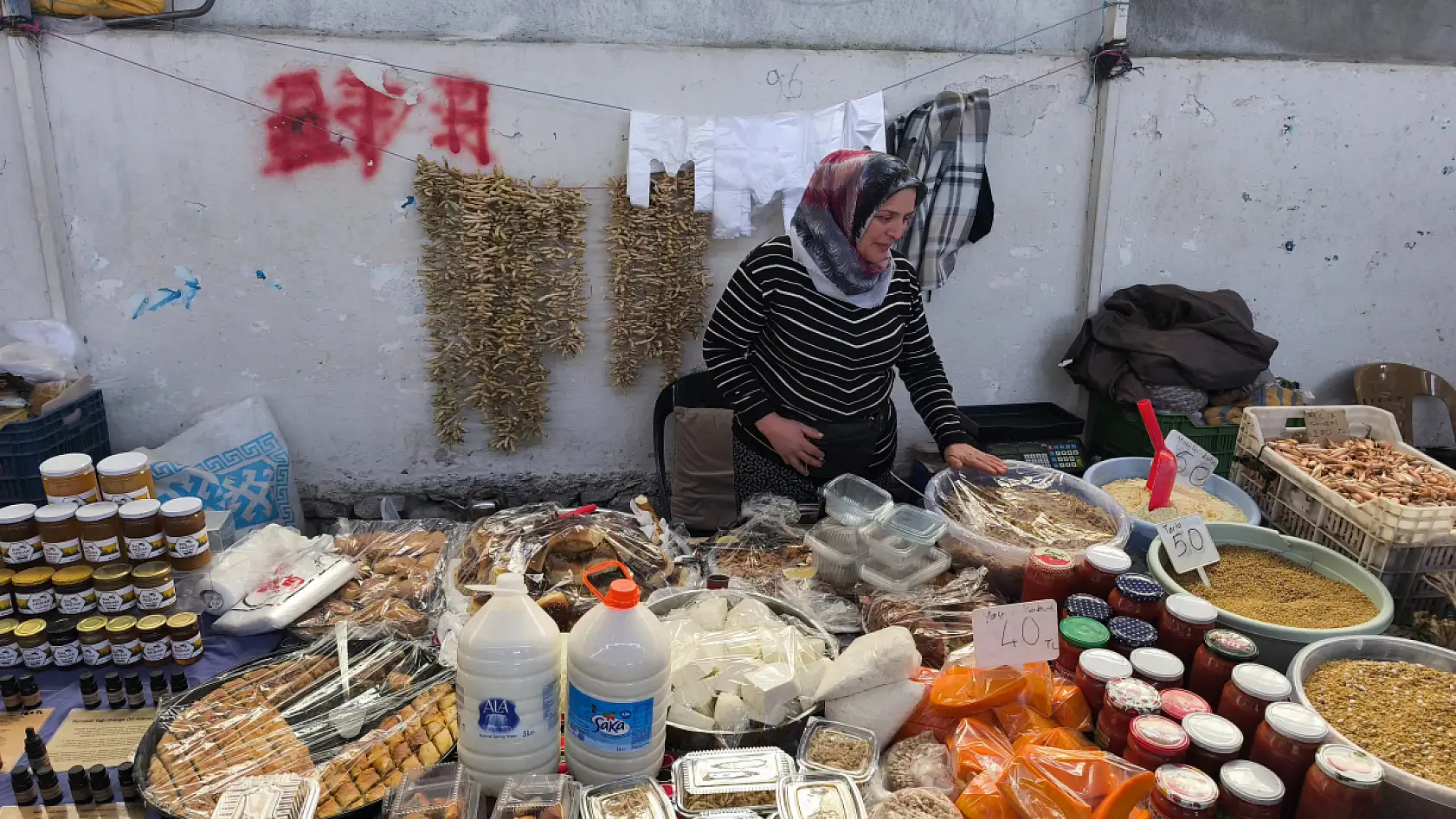 Fethiye Cuma Pazarı'nda ev yapımı ürünlerin fiyatını duyan şaşırıyor