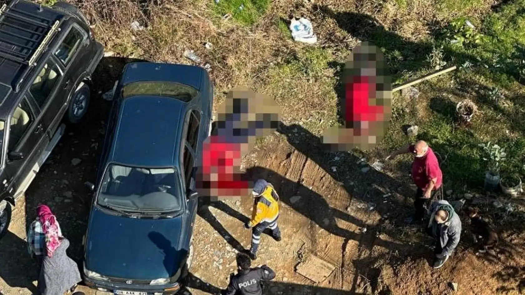 Boşanma aşamasındaki eşini öldürdü daha sonra kendini vurdu