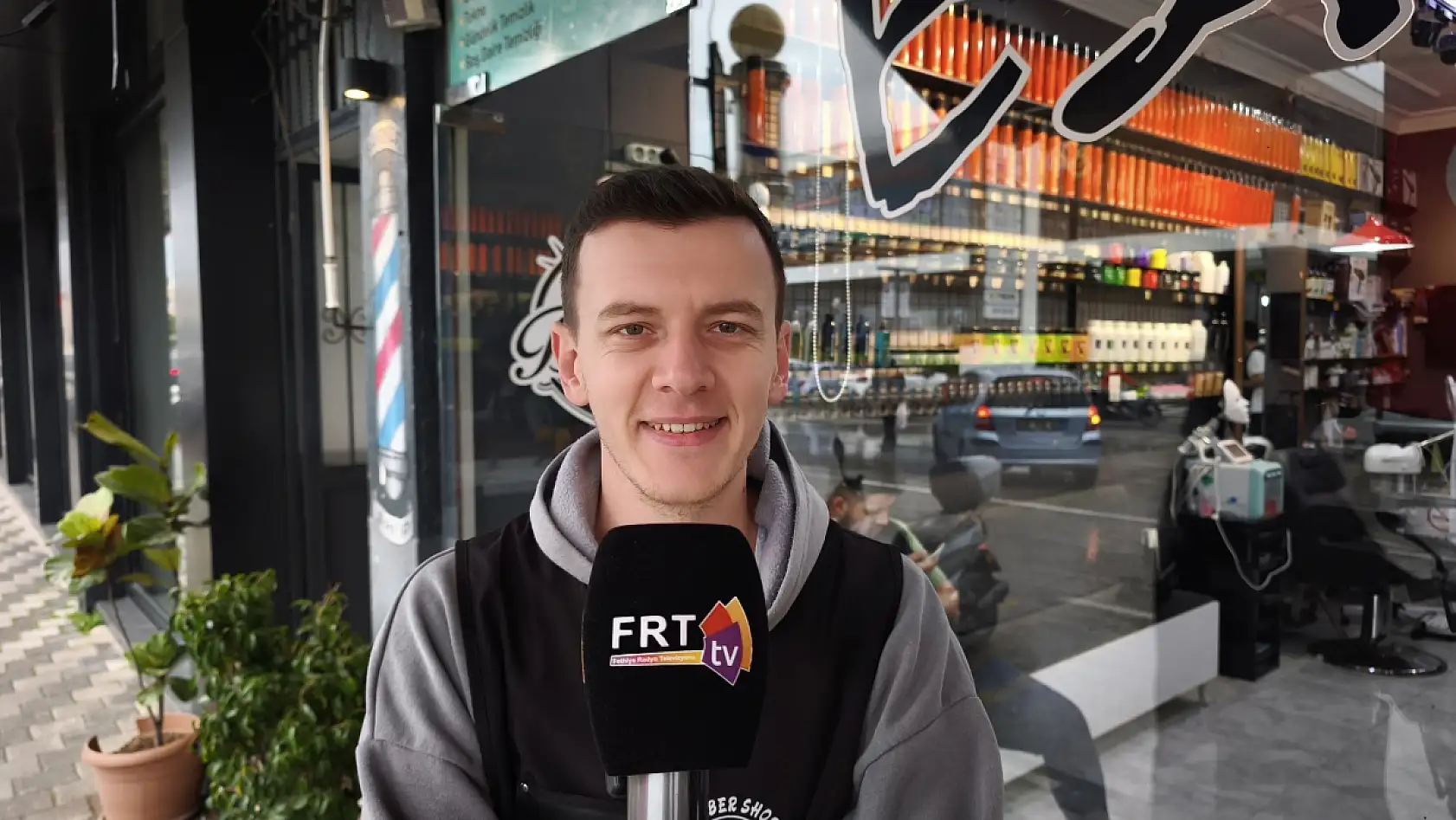 Fethiye'de berber Sezer, 'Bayramın son günü dükkanımızı açtık'