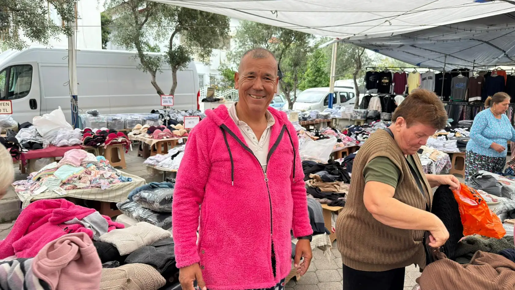 Fethiye Salı Pazarında Fark Yaratan Satıcı: Ümit Özoğan