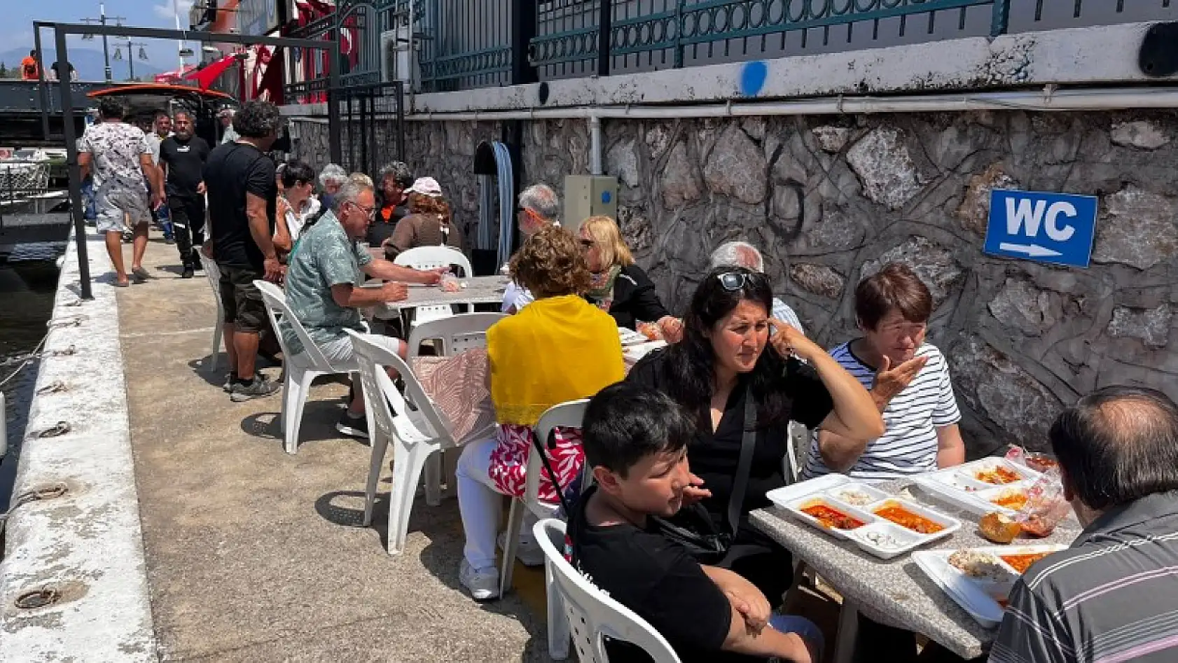 Fethiye'de Çalış Boat turizm sezonunu yemekle karşıladı