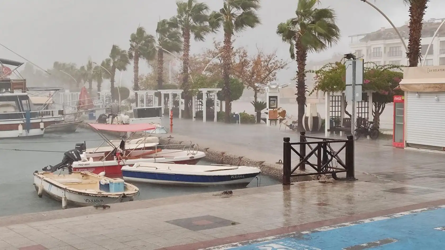 Fethiye'de Şiddetli Yağmur Hayatı Olumsuz Etkiledi