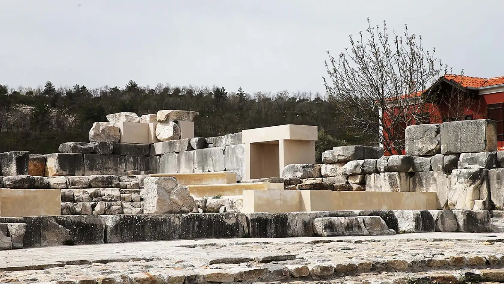 Stratonikeia'nın meclis binası Geleceğe Miras projesiyle ayağa kaldırılıyor