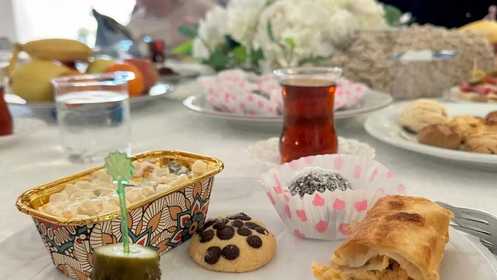 Fethiye'de 'Bir Çay, Bir Sohbet, Bin Umut' buluşması