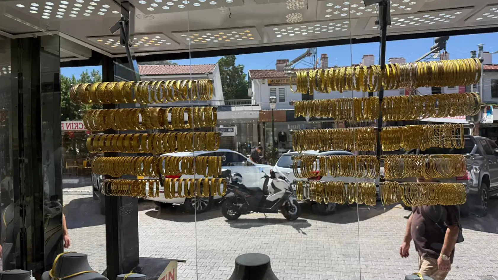 Altın Fiyatları Yükselişte: Fethiye'de Zincir ve Bileziklere Yoğun Talep