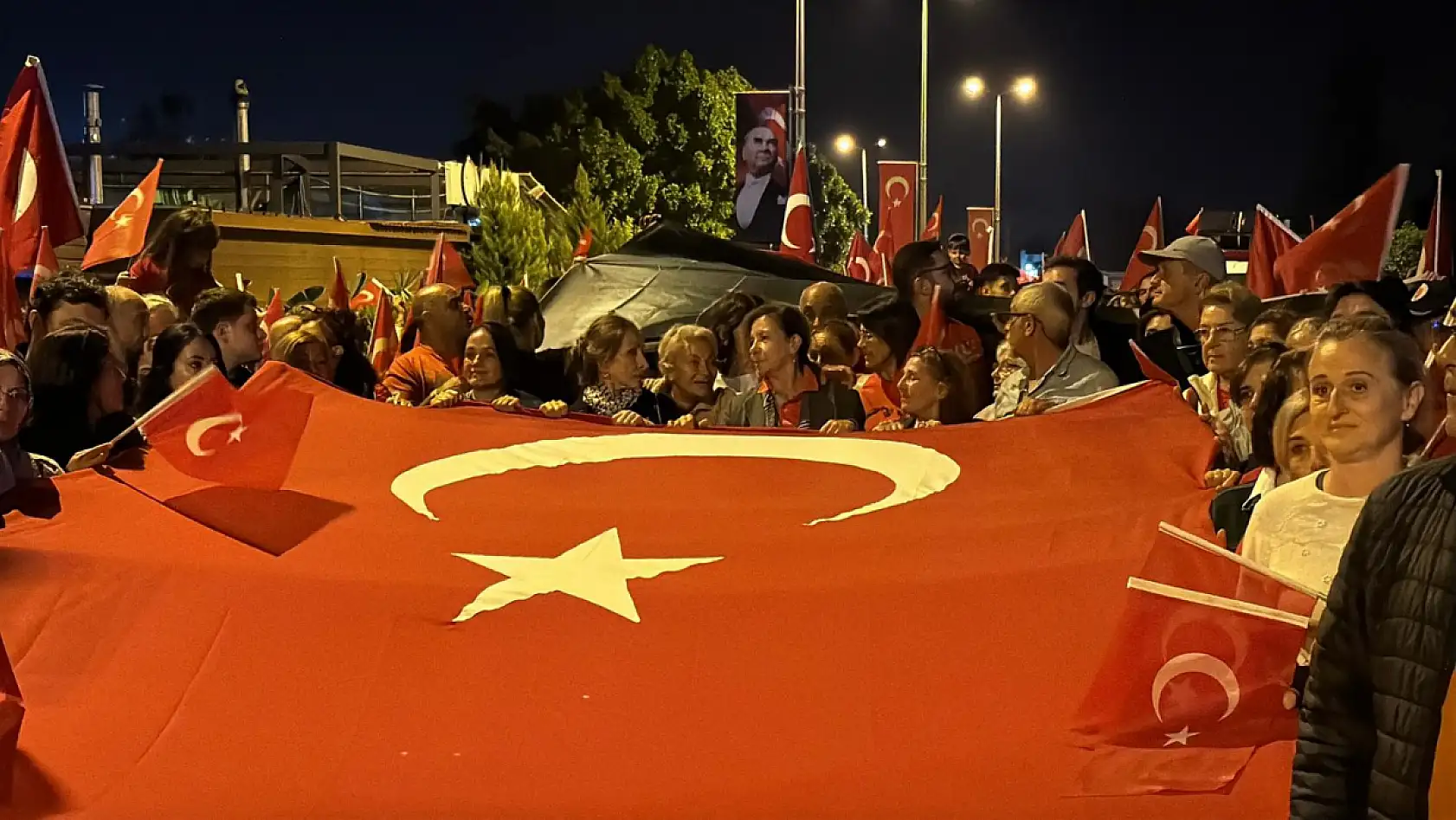 Fethiye'de Cumhuriyet Yürüyüşü Düzenlendi