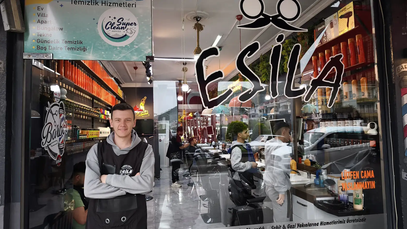 Fethiye'de berber Sezer, 'Bayramın son günü dükkanımızı açtık'