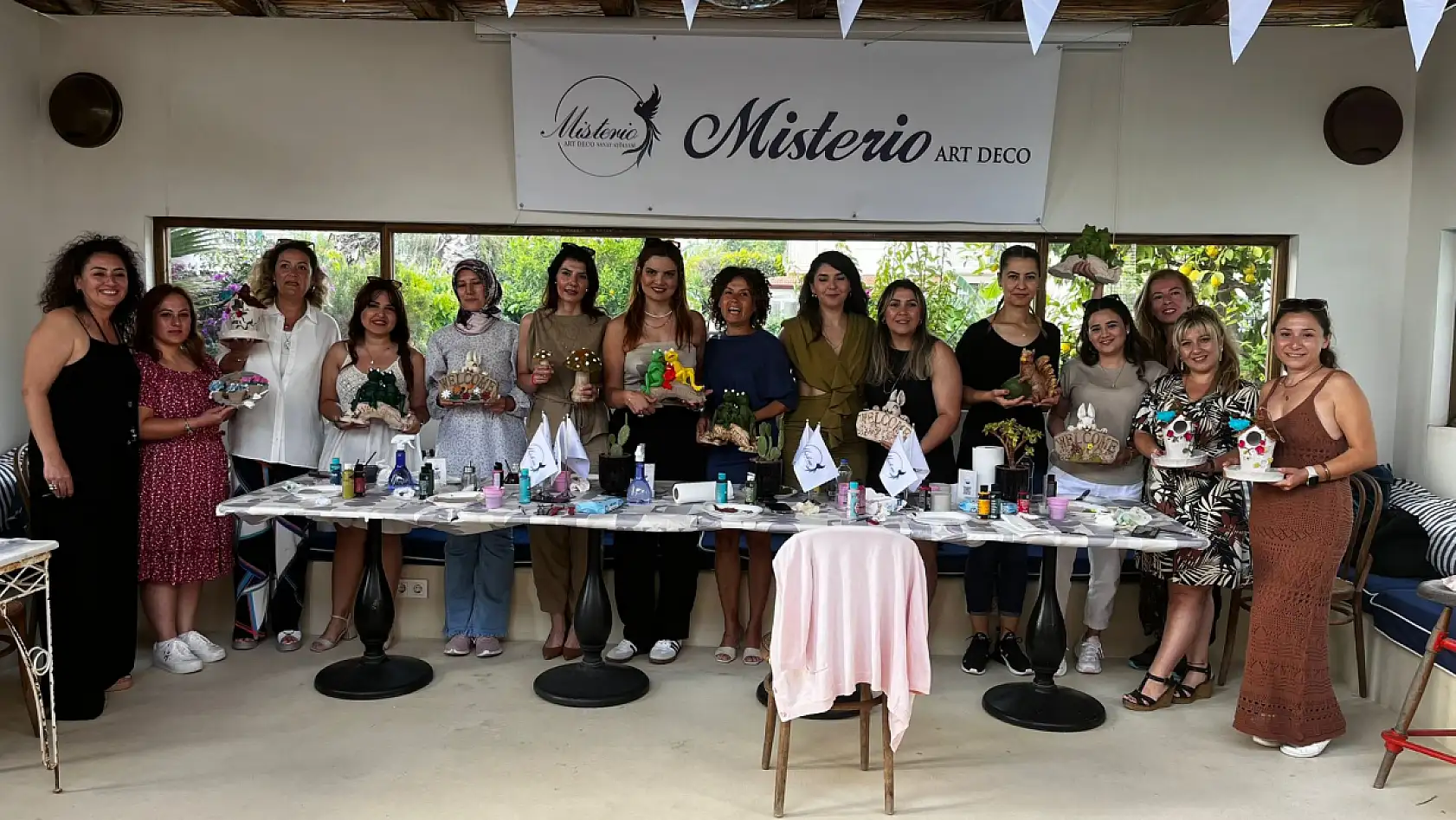 Fethiye'de Misterio Art & Deco Sanat Atölyesi'nde Anneler Günü Aktivitesi