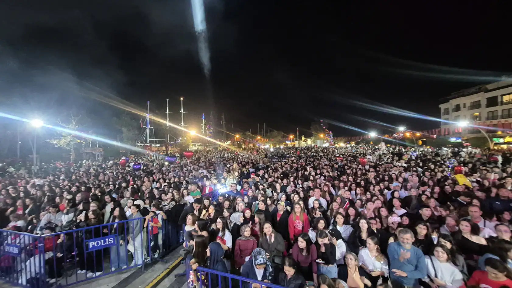 Fethiye'de Pinhani'den Harika Konser