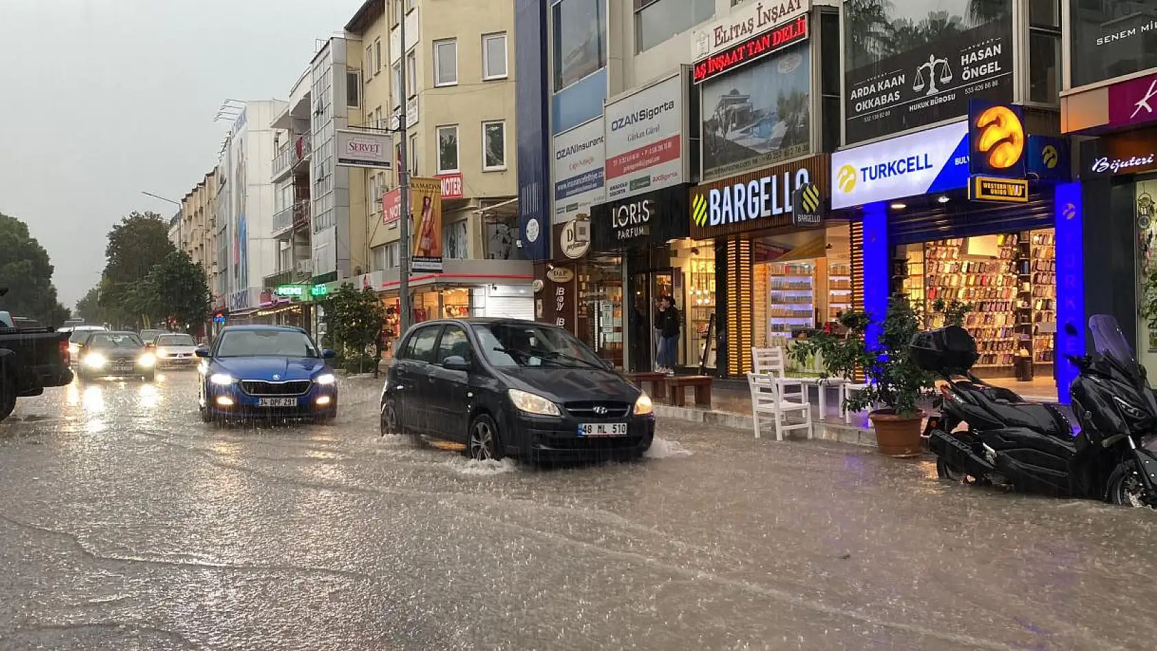 Fethiye'de Şiddetli Yağmur Hayatı Olumsuz Etkiledi