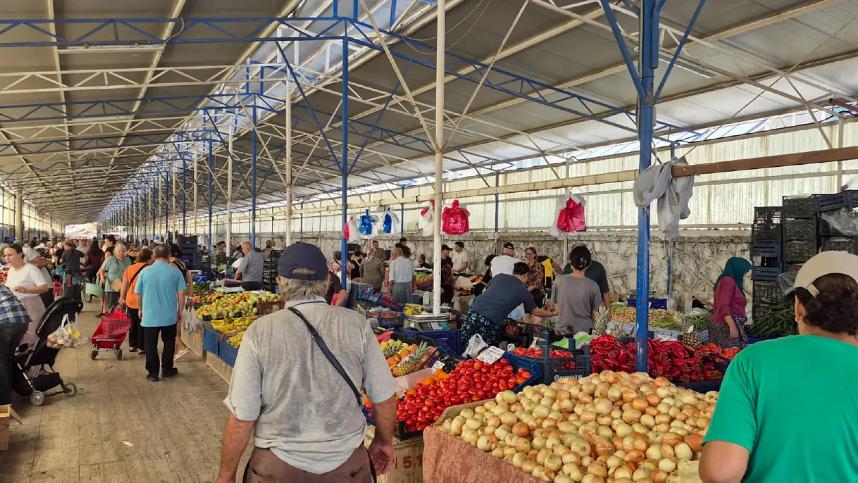 Biber, Fethiye Pazarı'nda yerini aldı