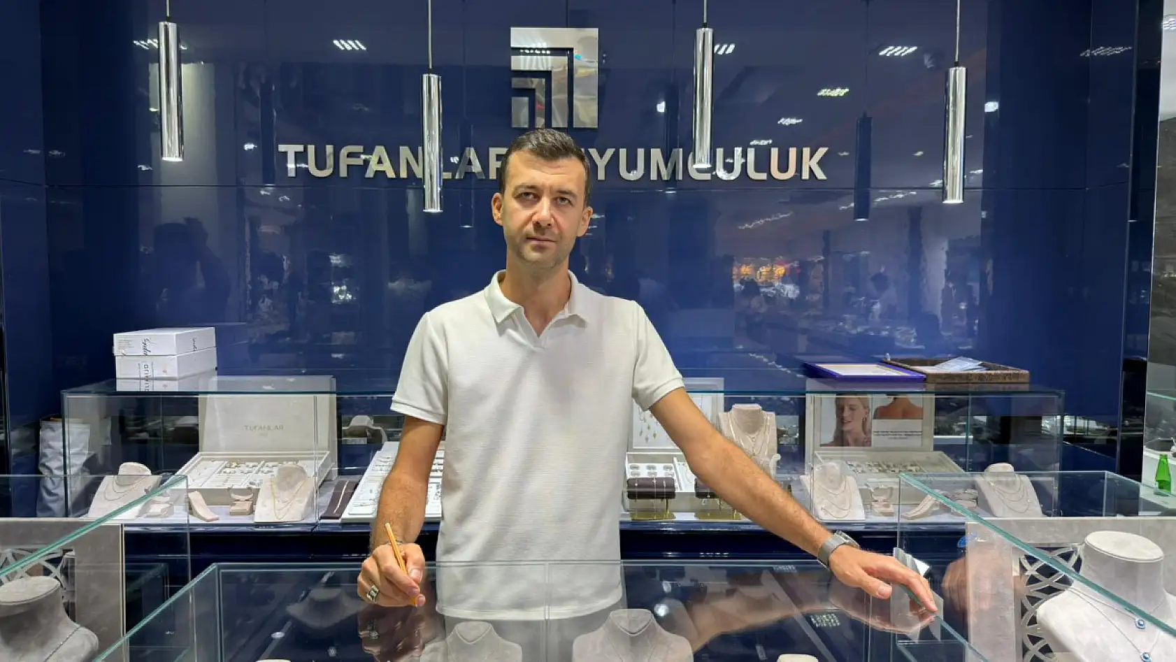 Fethiye'de kuyumcular yoğunluktan memnun, Gram altın 5 bin 100 TL'yi gördü