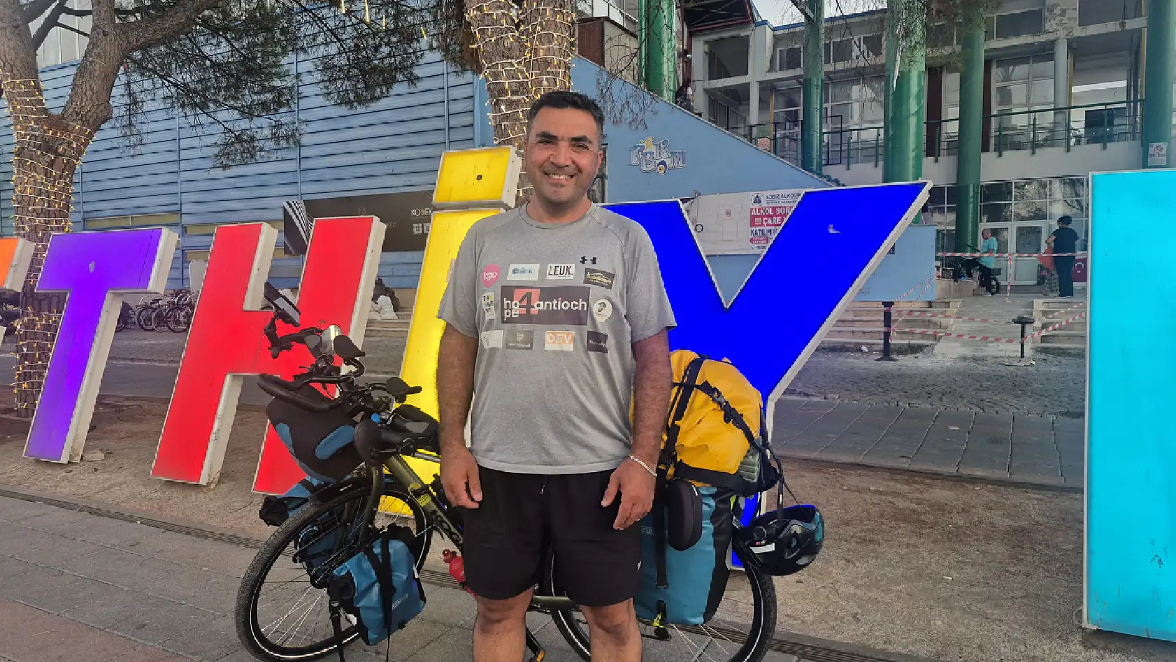Depremzede Çocuklar İçin Hollanda'dan Fethiye'ye Pedal Çevirdi