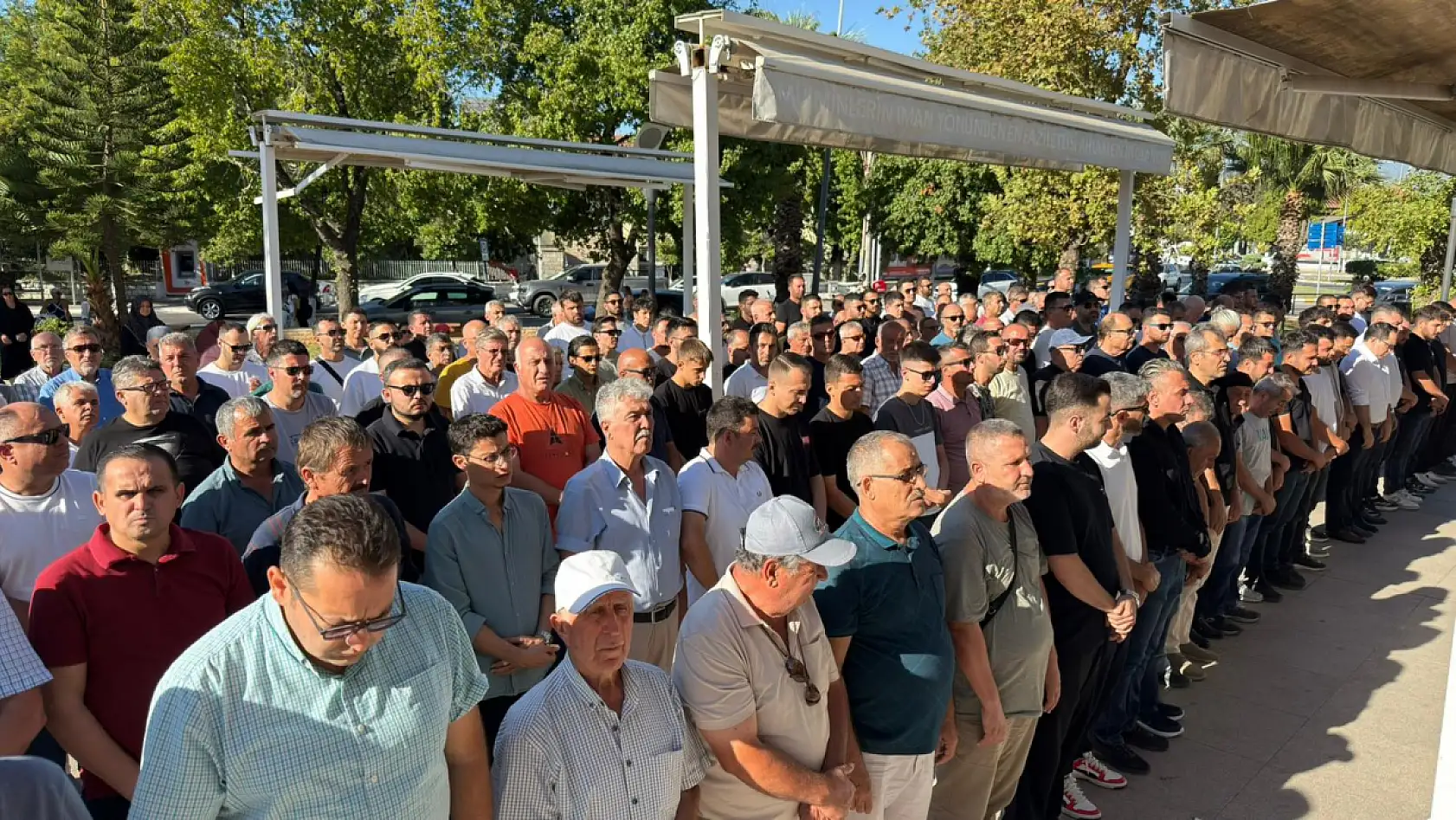 Fethiye'nin Eski Eczacı Kalfalarından Ramazan Arslan Son Yolculuğuna Uğurlandı