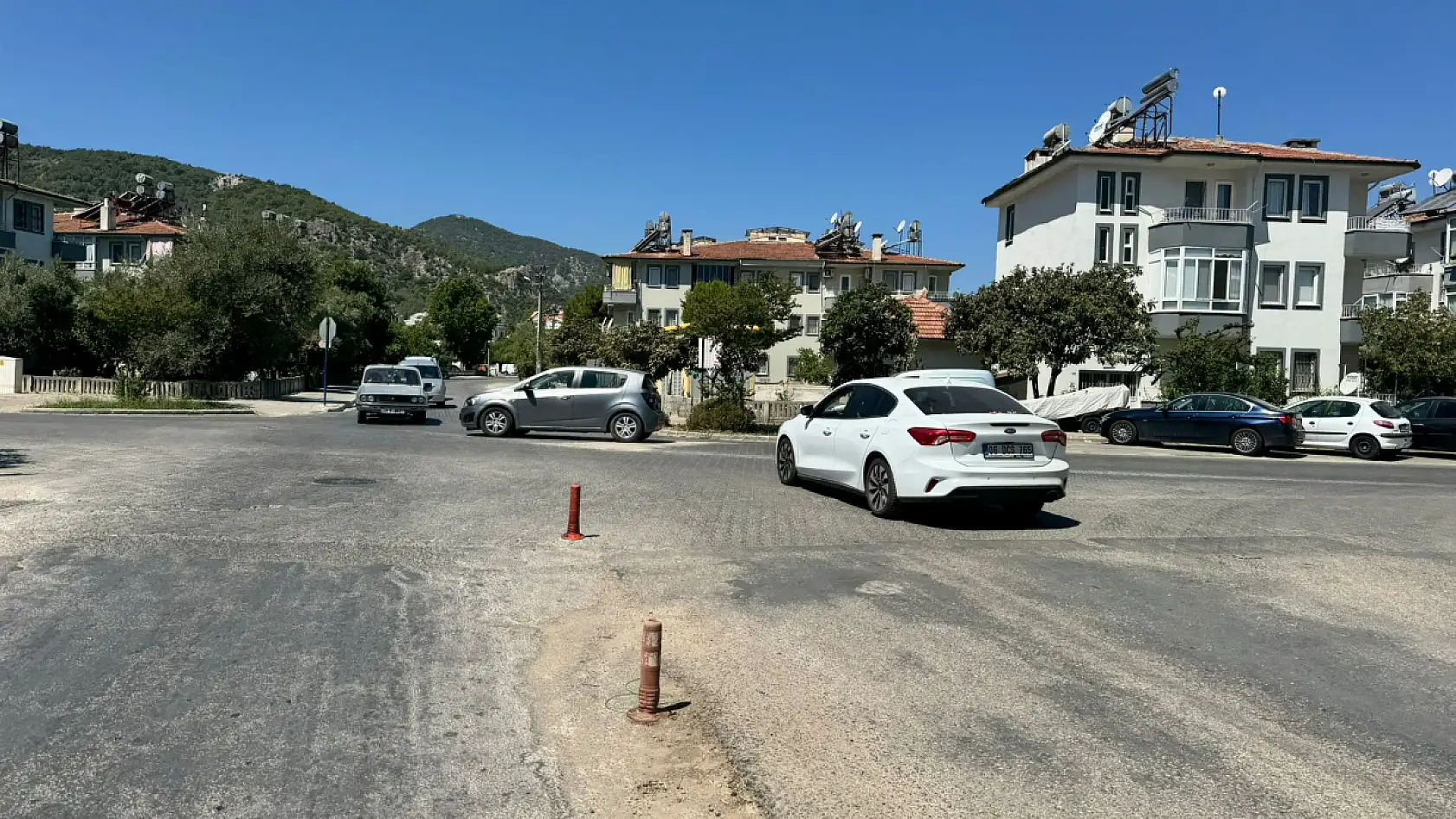 Kaza riski artıyor: Fethiye Şehit Fethi Bey Caddesi'ne trafik ışığı talebi