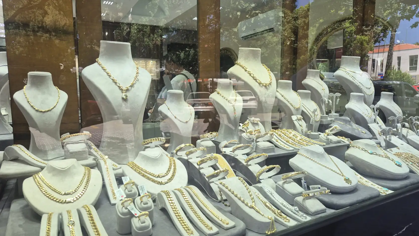 Fethiye Tufanlar Kuyumculuk, 'Altın hâlâ güvenli liman, düşüş alım zamanı'