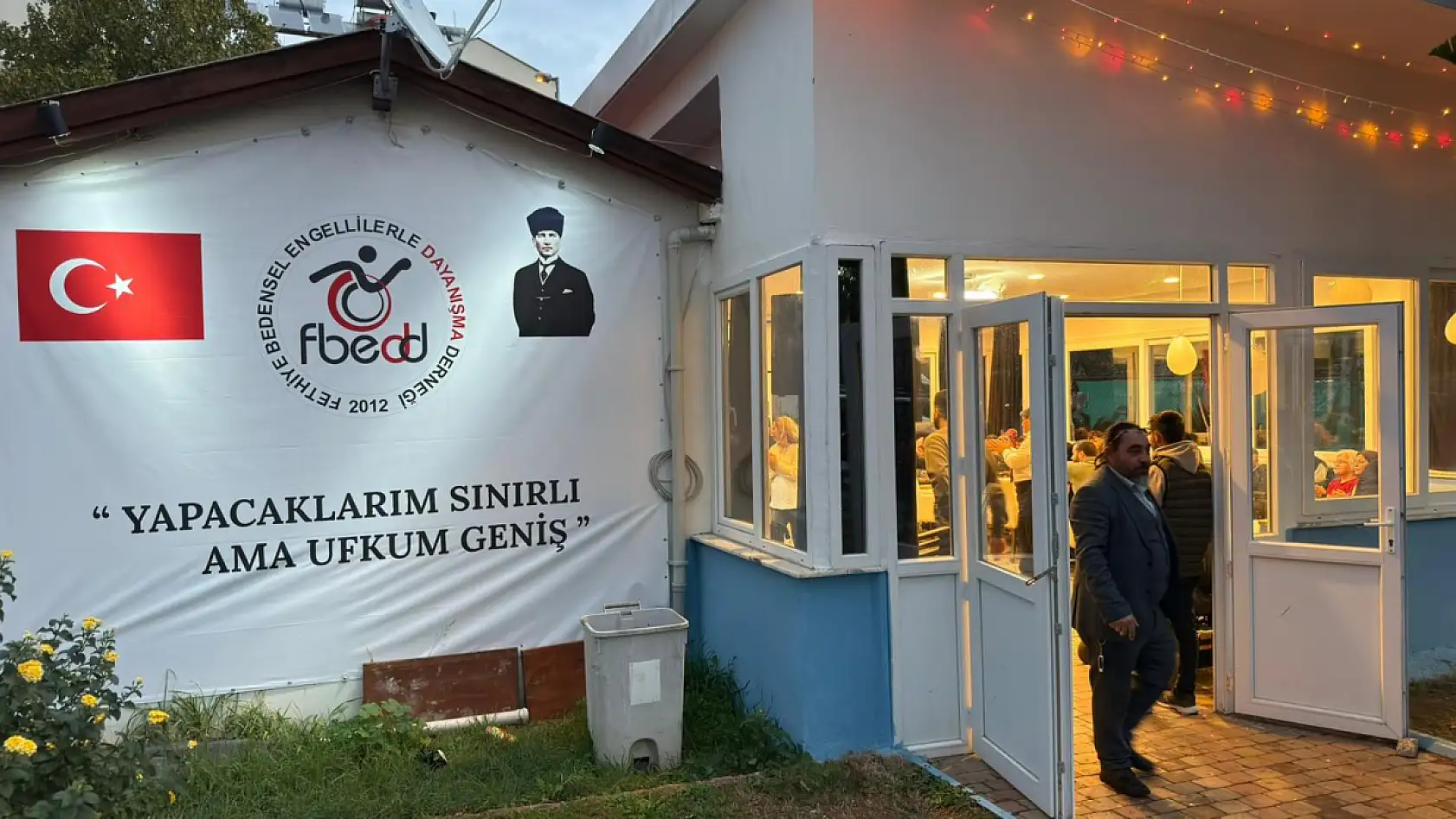 Fethiye'de Teslime Alakısa ve Taner Genç Çifti Mutluluklarını Düğünle Taçlandırdı