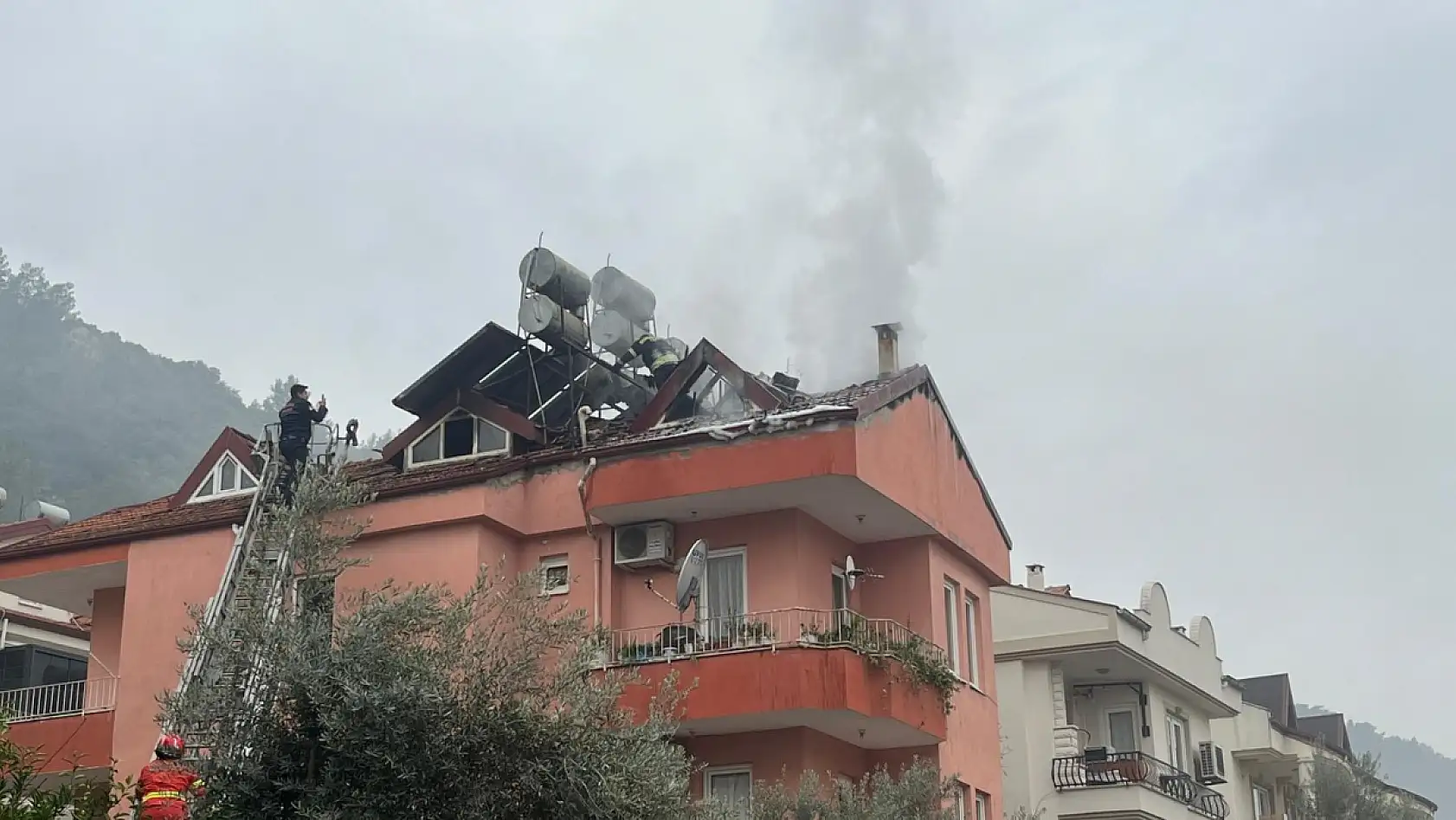 Fethiye Taşyaka'da baca yangını korkuttu