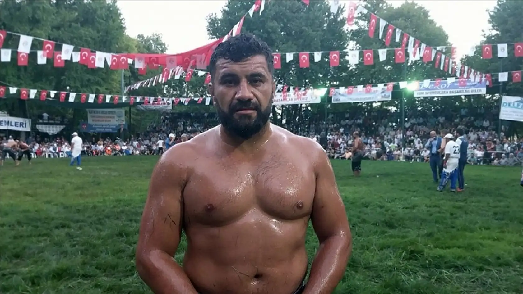 Fethiye Belediyesi Başpehlivanı Ali Yanatma, Kaş Yağlı Güreşlerinde Üçüncü Oldu