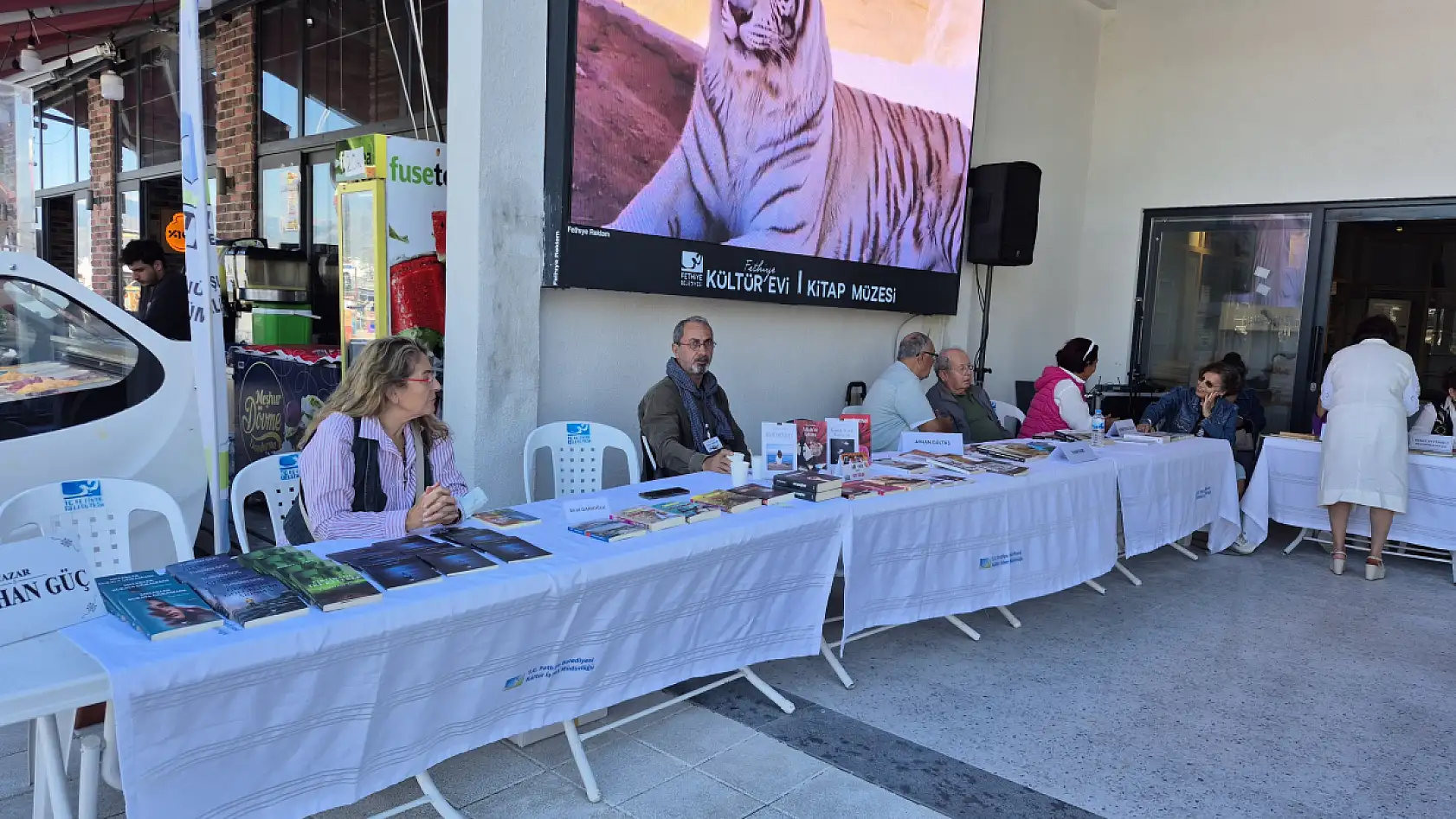 Fethiye'de Emekli Emniyet Müdürü ve Yazar Arslan: 'Bugün 10.10, Okumamaya Son'