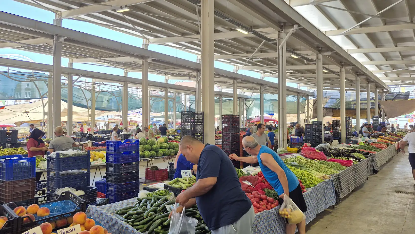 Fethiye'de Pazarcı Esnafı Karagöz: 'Sıcak Hava Zorluyor Ama İşimiz Bu'