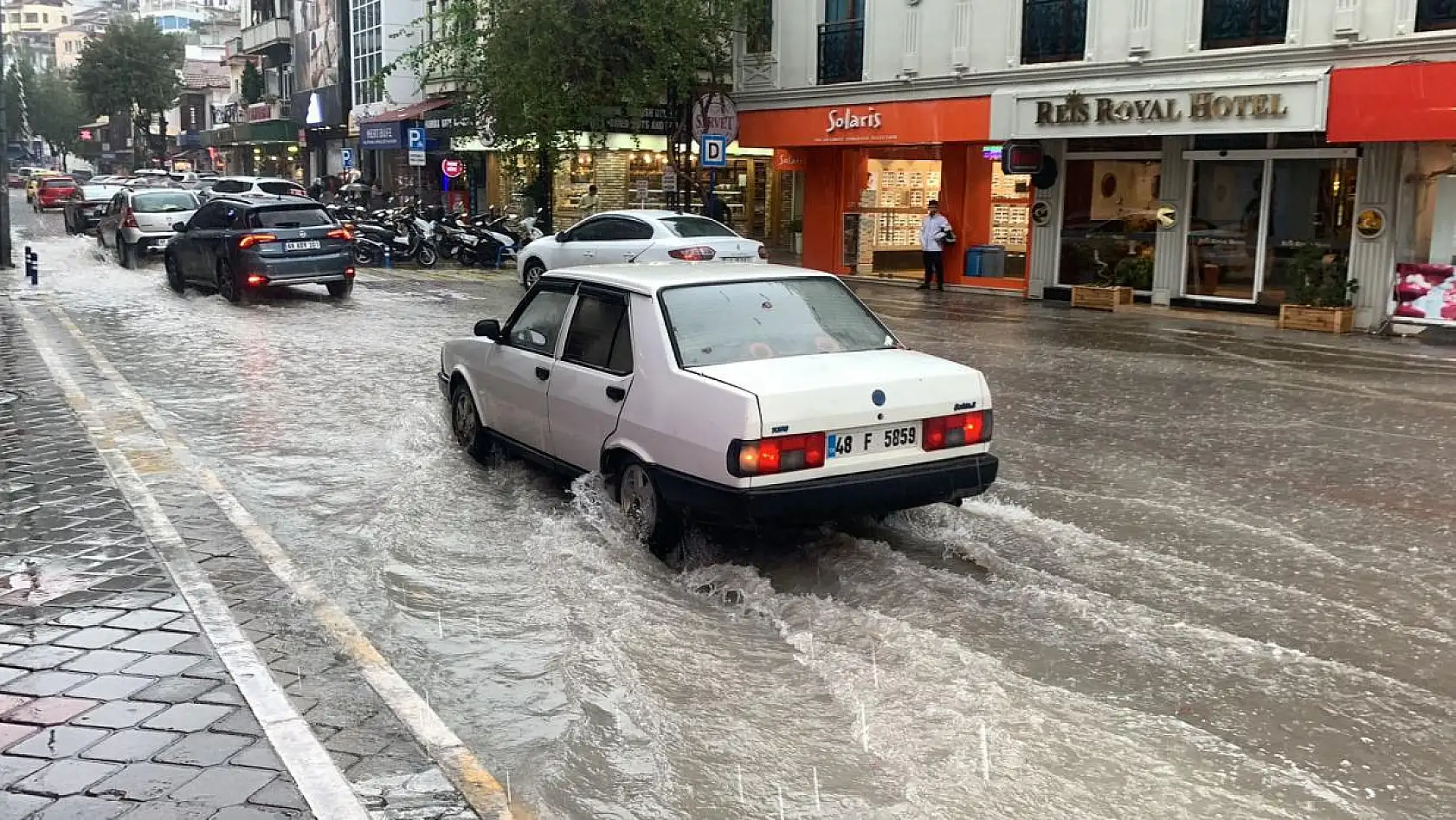 Yine yağmur yine aynı tablo…