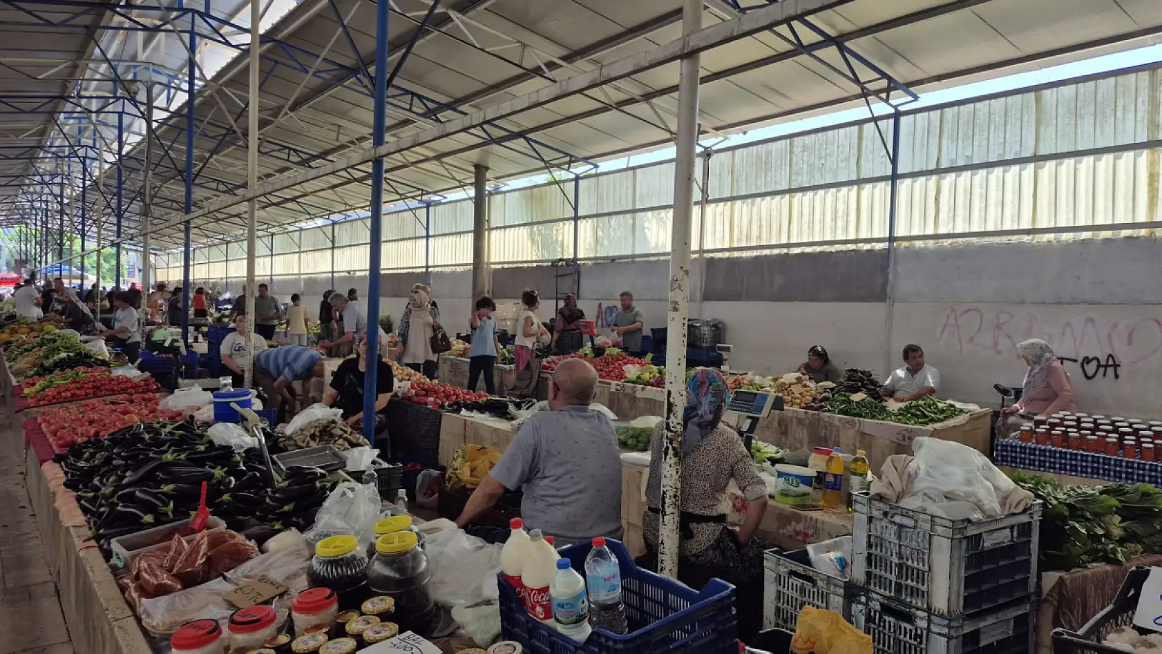Fethiye Cuma Pazarı'nda üretici esnafından denetim çağrısı: 'Gerçek üreticiler desteklenmeli'