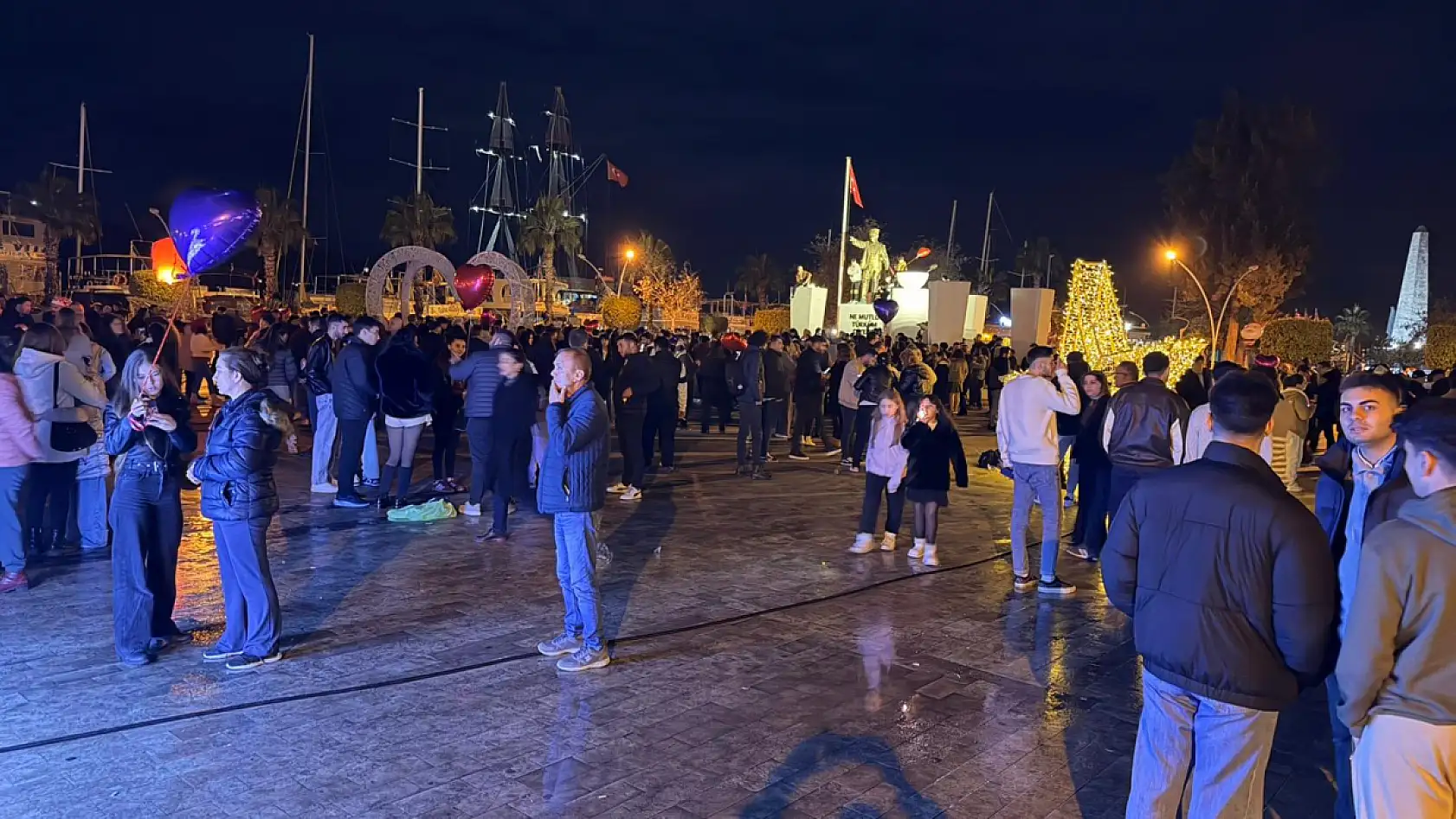 Yılbaşı Fethiye Beşkaza Meydanı'nda Coşkuyla Karşılandı