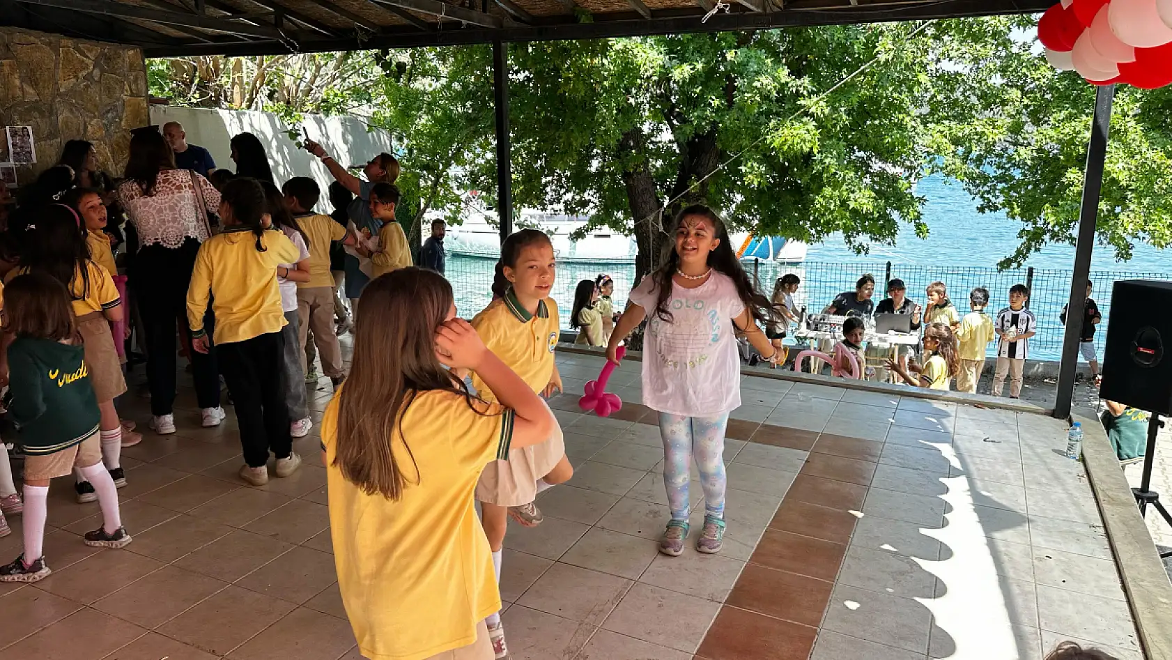 Fethiye Yunus Nadi İlkokulu'nda okul yararına kermes