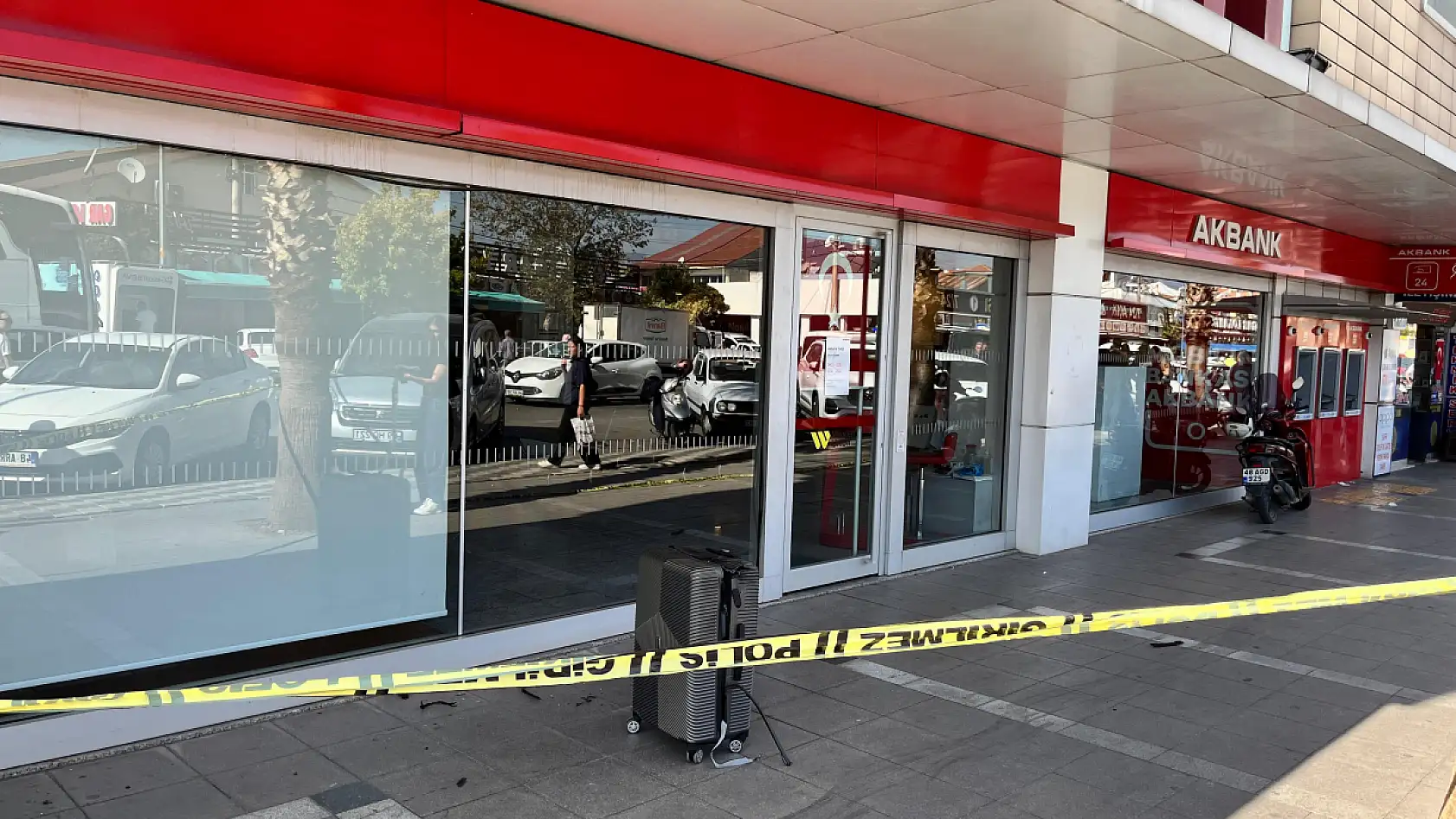 Fethiye'de Şüpheli Bavul, Fünye İle Patlatıldı