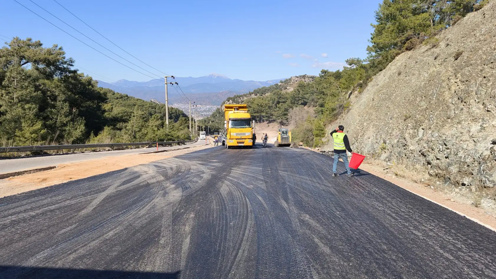 Fethiye-Ölüdeniz yolunda çalışmalar hızla ilerliyor